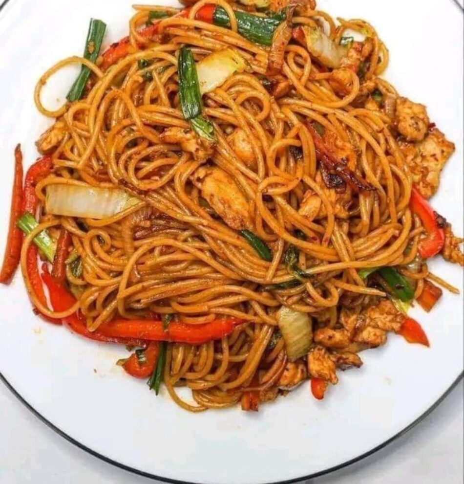 Stir-Fried Noodles with Vegetables and Chicken